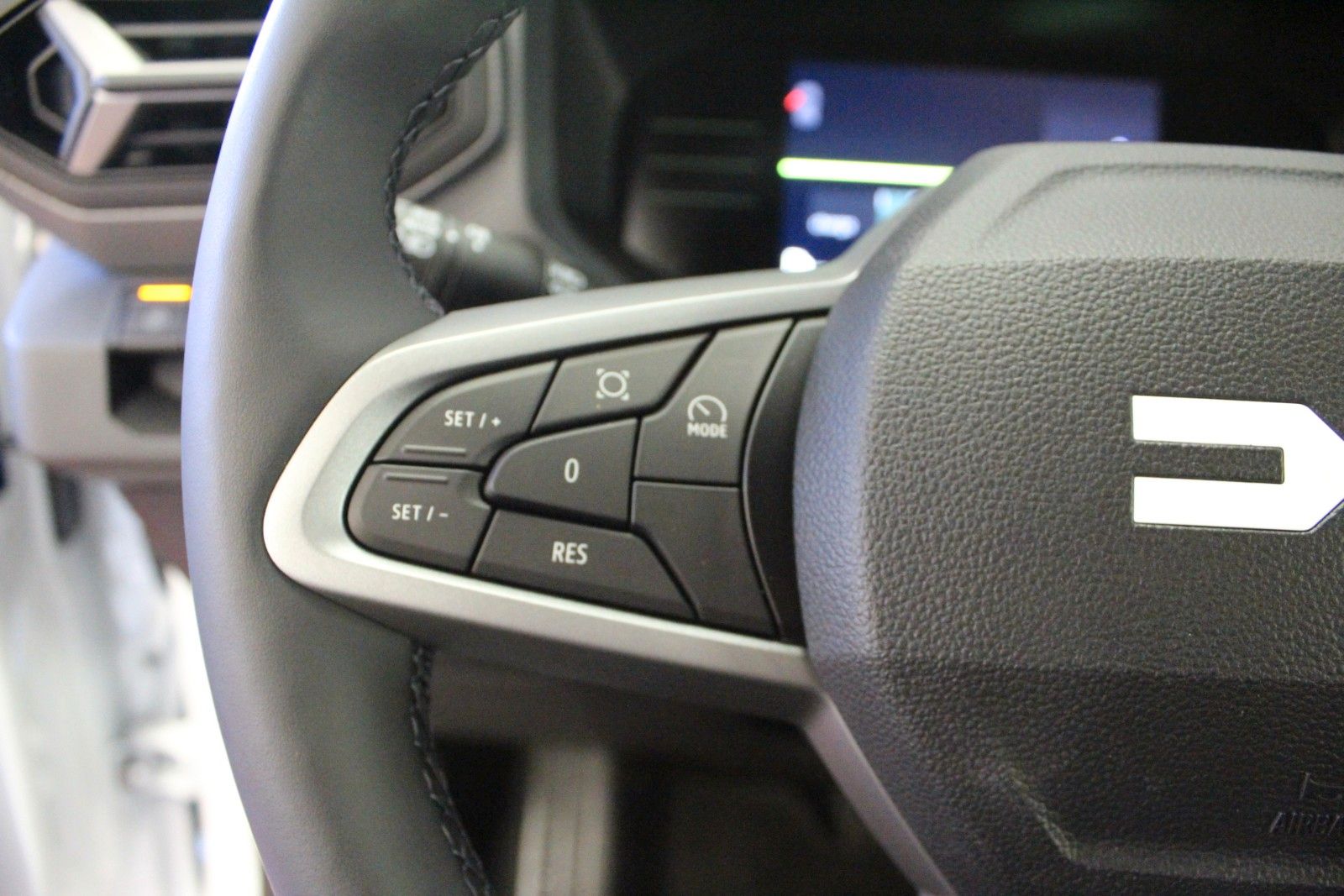 Fahrzeugabbildung Dacia Duster Hybrid 155 Expression *Winterpaket* MY26