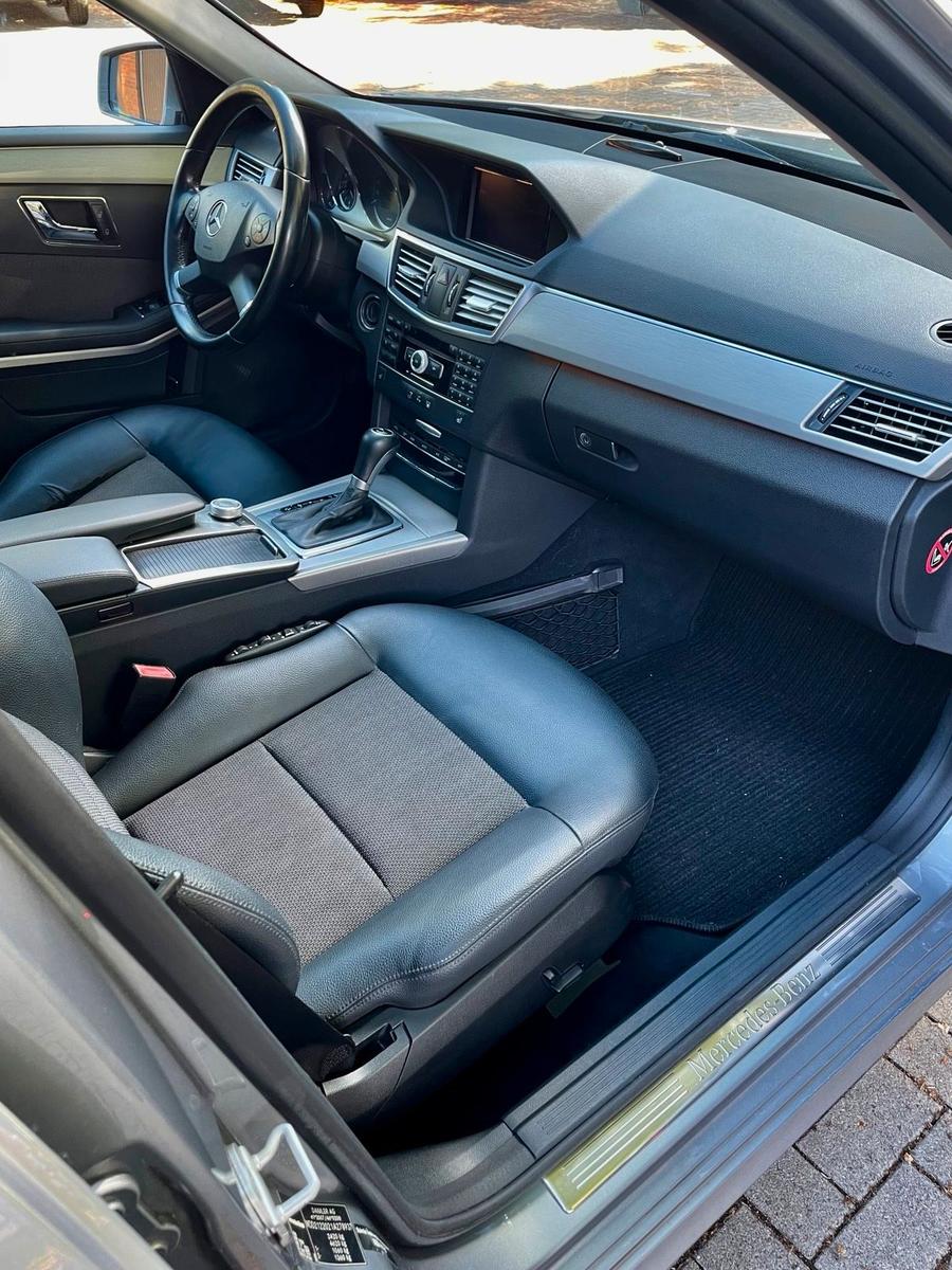 Mercedes-Benz 220 2010 — photo 8
