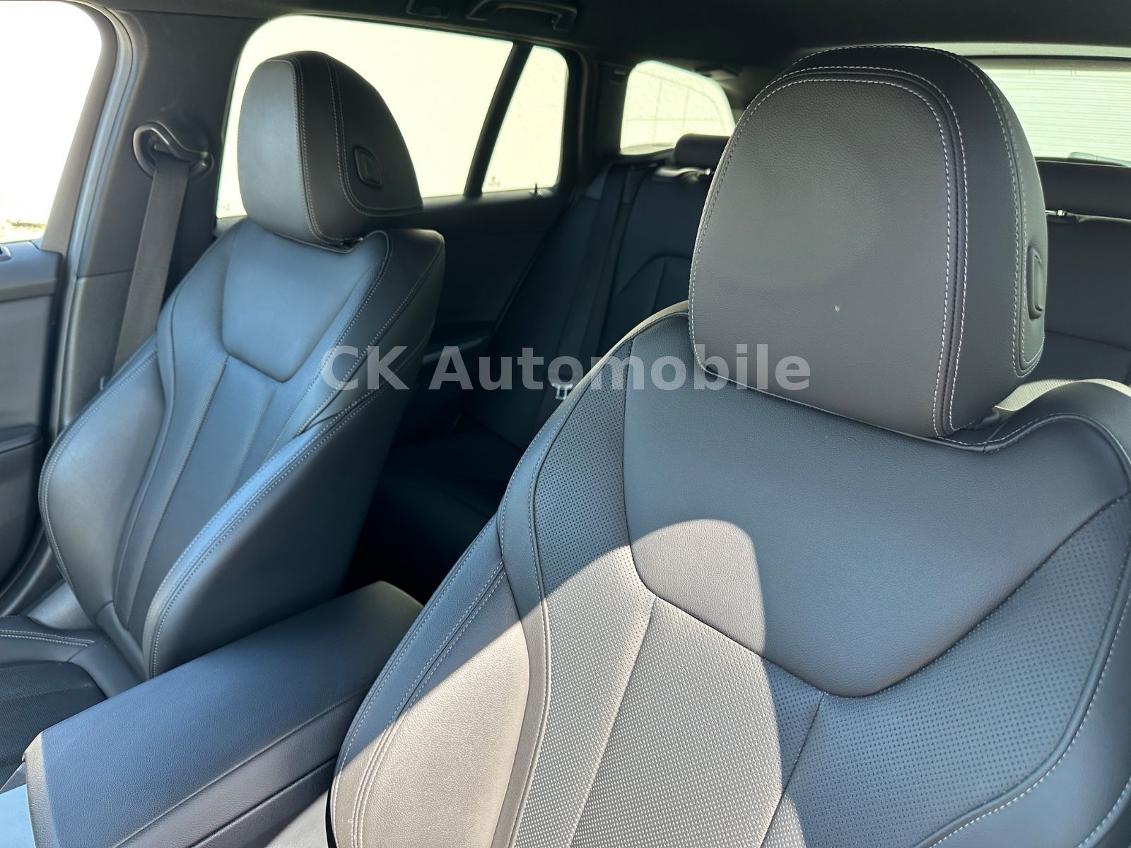 Fahrzeugabbildung BMW 318d Touring Sport-Line/Shadow-Line/Navi/Laser