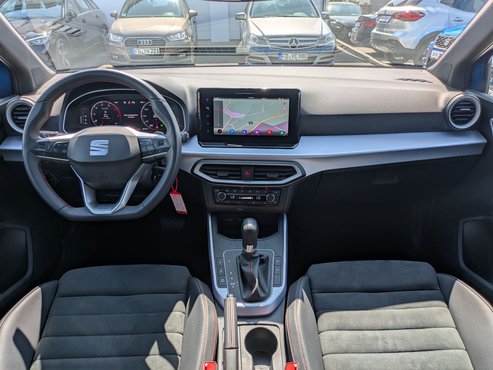 Fahrzeugabbildung SEAT Arona 1.0 TSI FR DSG AHK*ACC*LED*APP*DAB*KAMERA