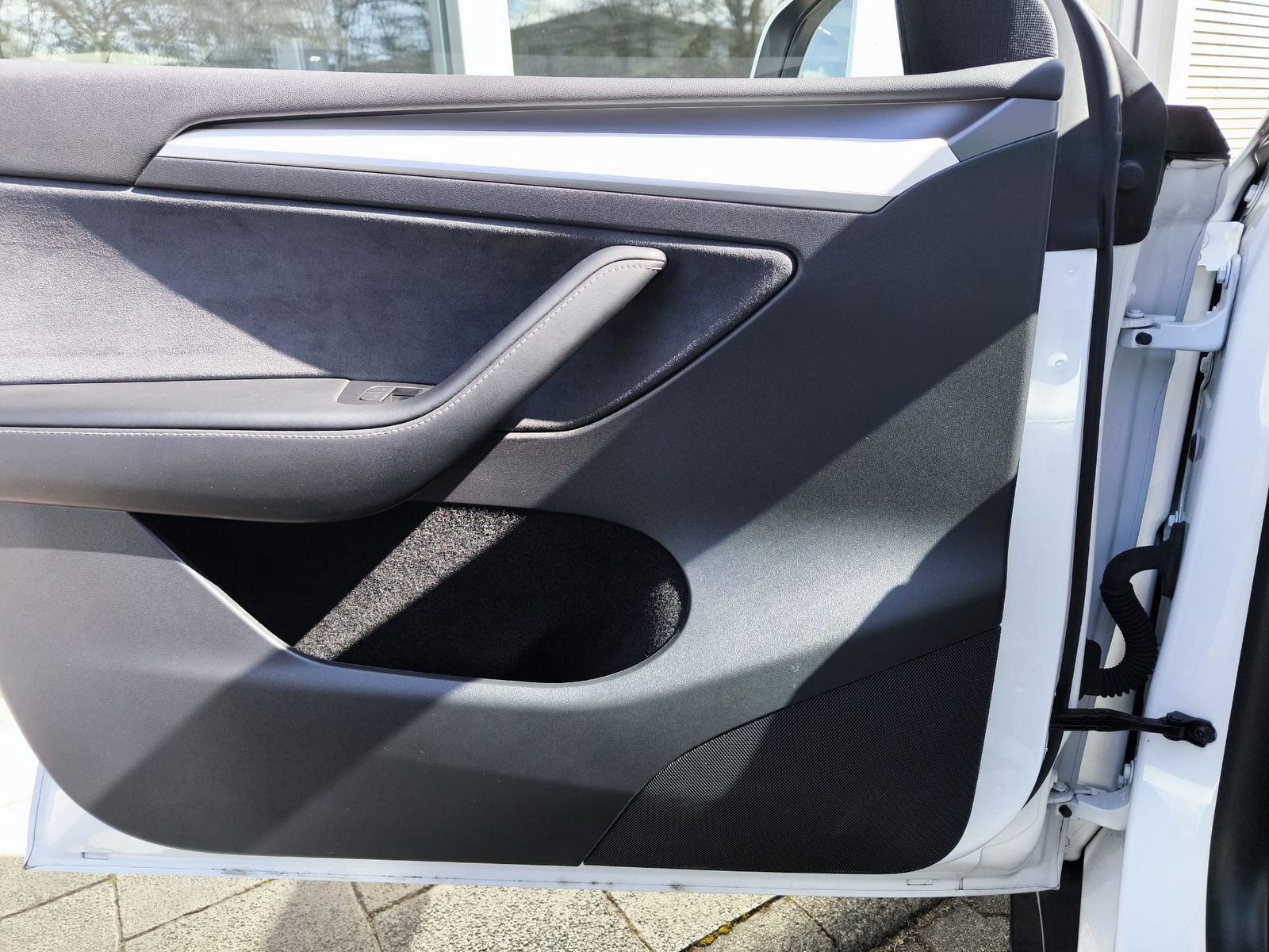 Fahrzeugabbildung Tesla Model Y LR Dual AWD PANO+STDHZ+NAVI+LED+ACC+19"+