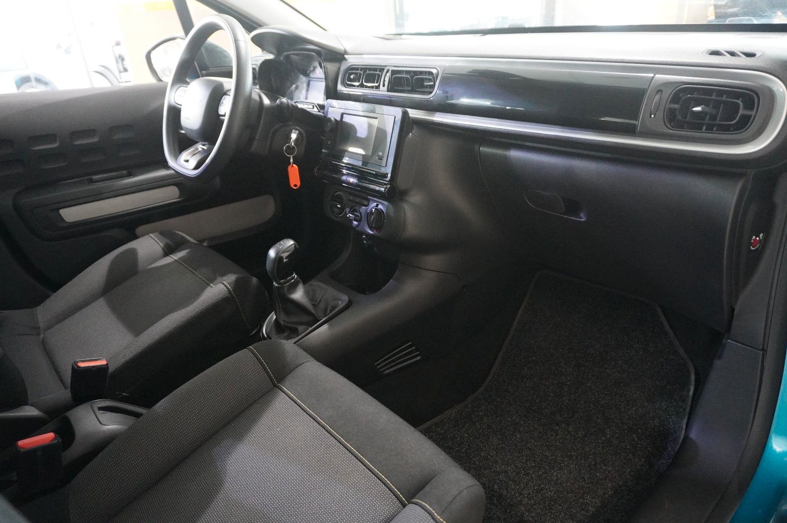 Fahrzeugabbildung Citroën C3 1.2 FEEL 5-TÜR LED/KLIMA/TEMP./USB/DAB+