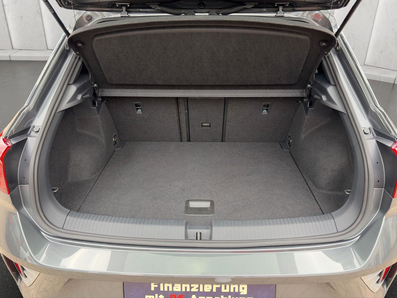 Fahrzeugabbildung Volkswagen T-Roc R-Line 4M*DSG*SHZ*LED*NAVI***