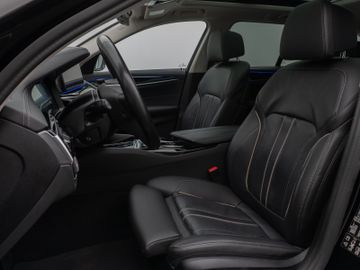 Fahrzeugabbildung BMW 530d xDr Tour AHK  Pano ACC HUD Komfortsitz