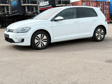 Volkswagen Golf - 1