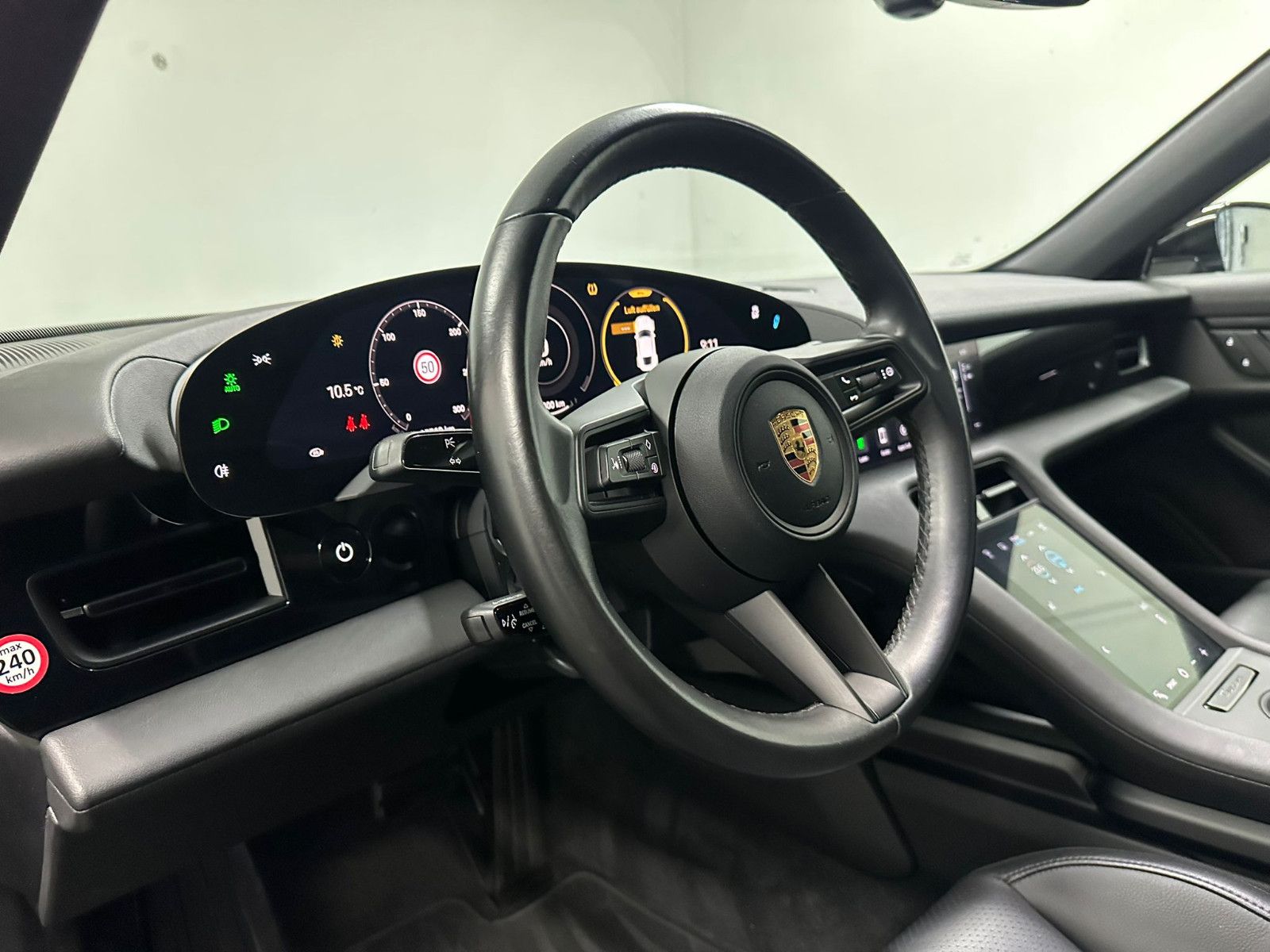 Fahrzeugabbildung Porsche Taycan  *LED*KLIMA*NAVI*SH*