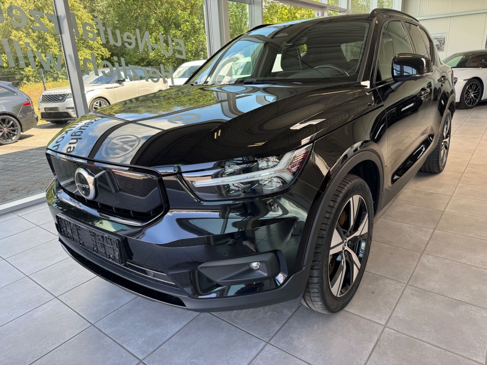 Fahrzeugabbildung Volvo XC 40 XC40 R Design Recharge Pure Electric AWD