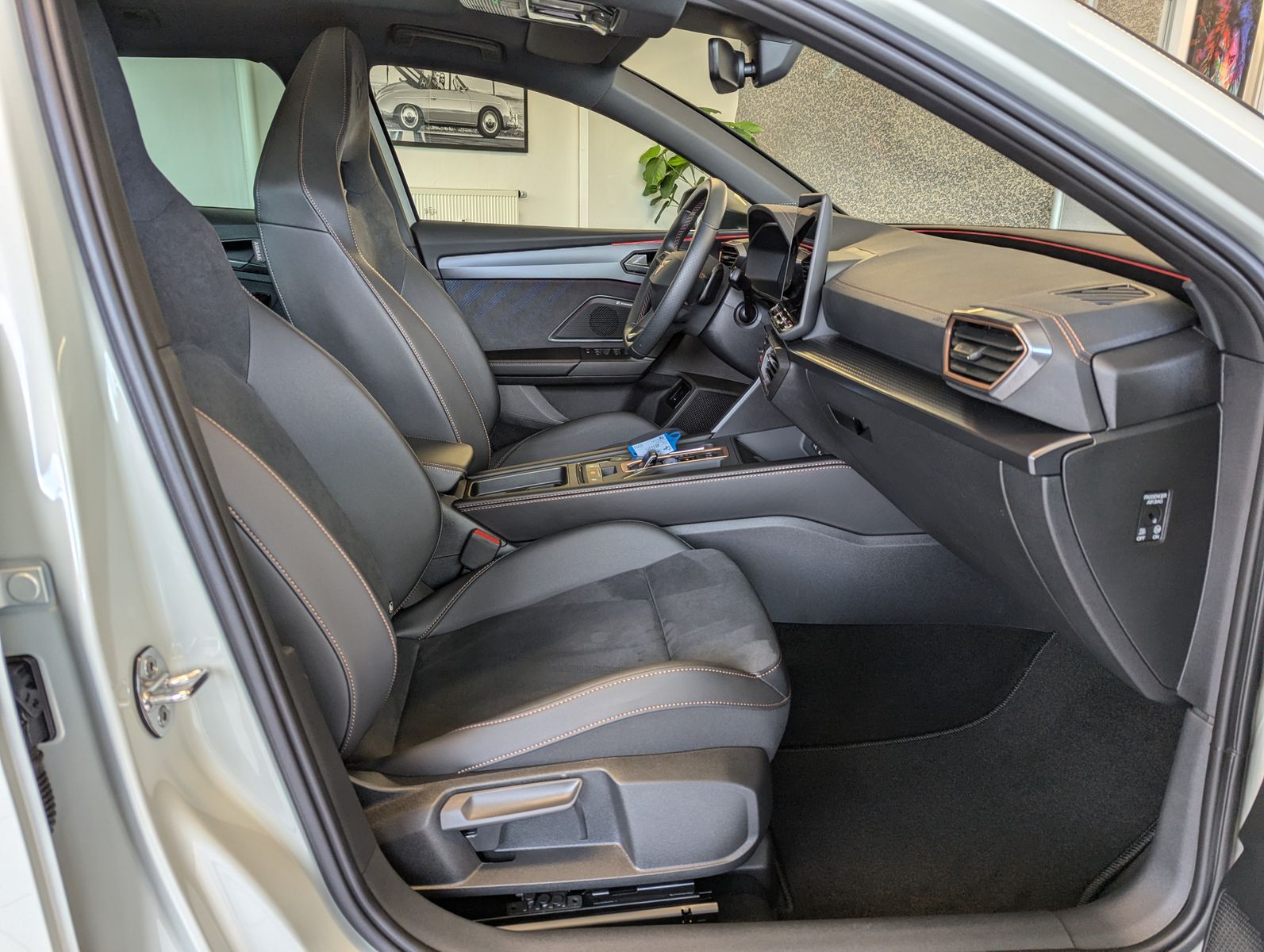 CUPRA Leon 1.5 eTSI Sennh Matrix Pano Edge/Dynamic AHK - Image 15