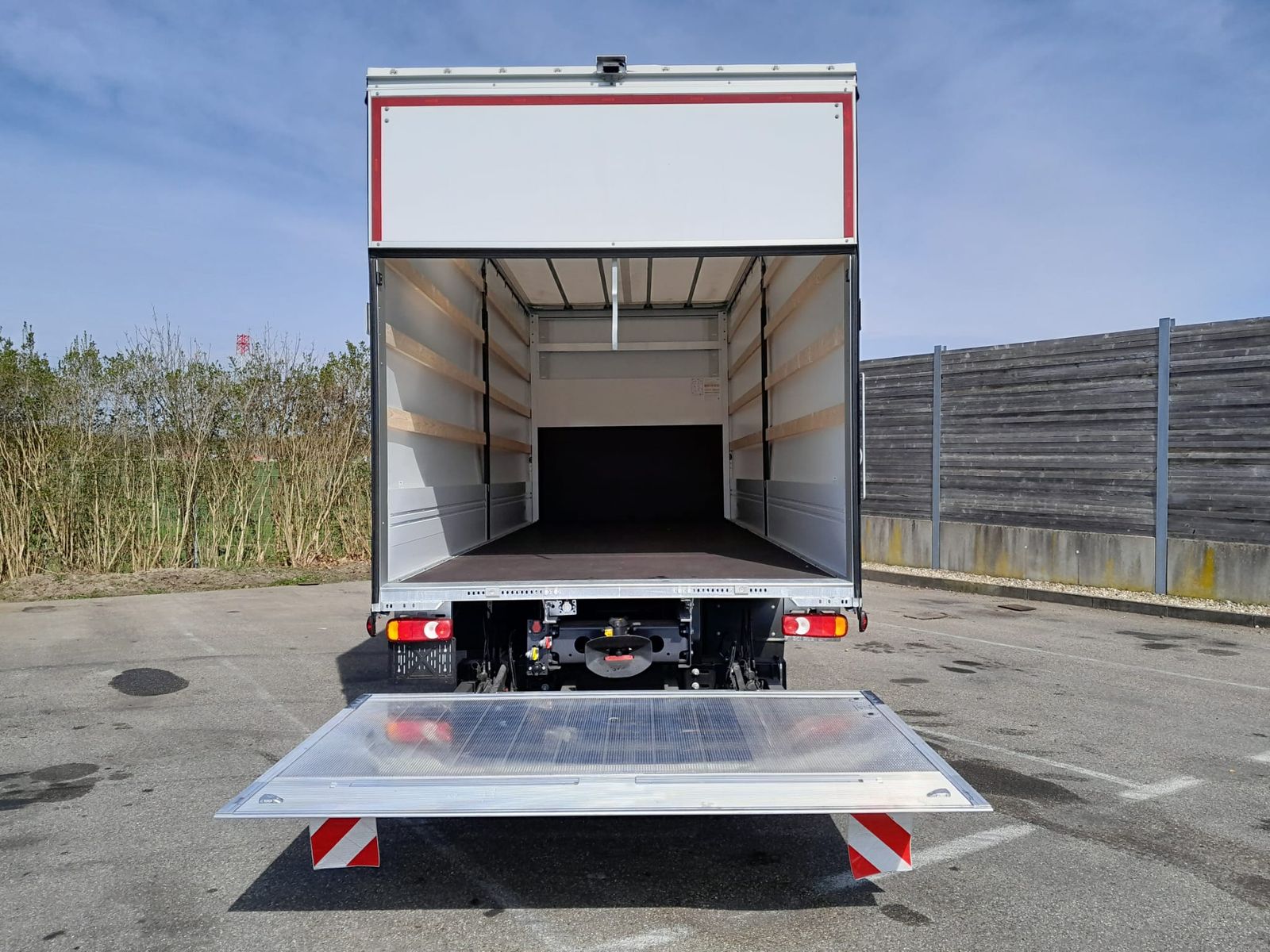 Fahrzeugabbildung DAF FA XB 290 16t Junge Pritsche-Plane