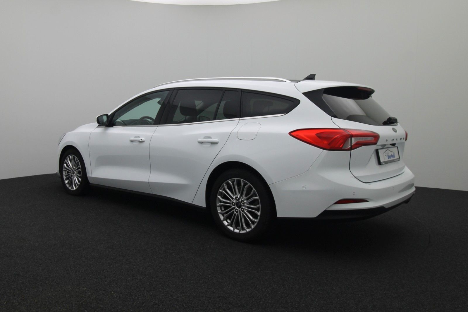 Fahrzeugabbildung Ford Focus Turnier 1.0 Titanium