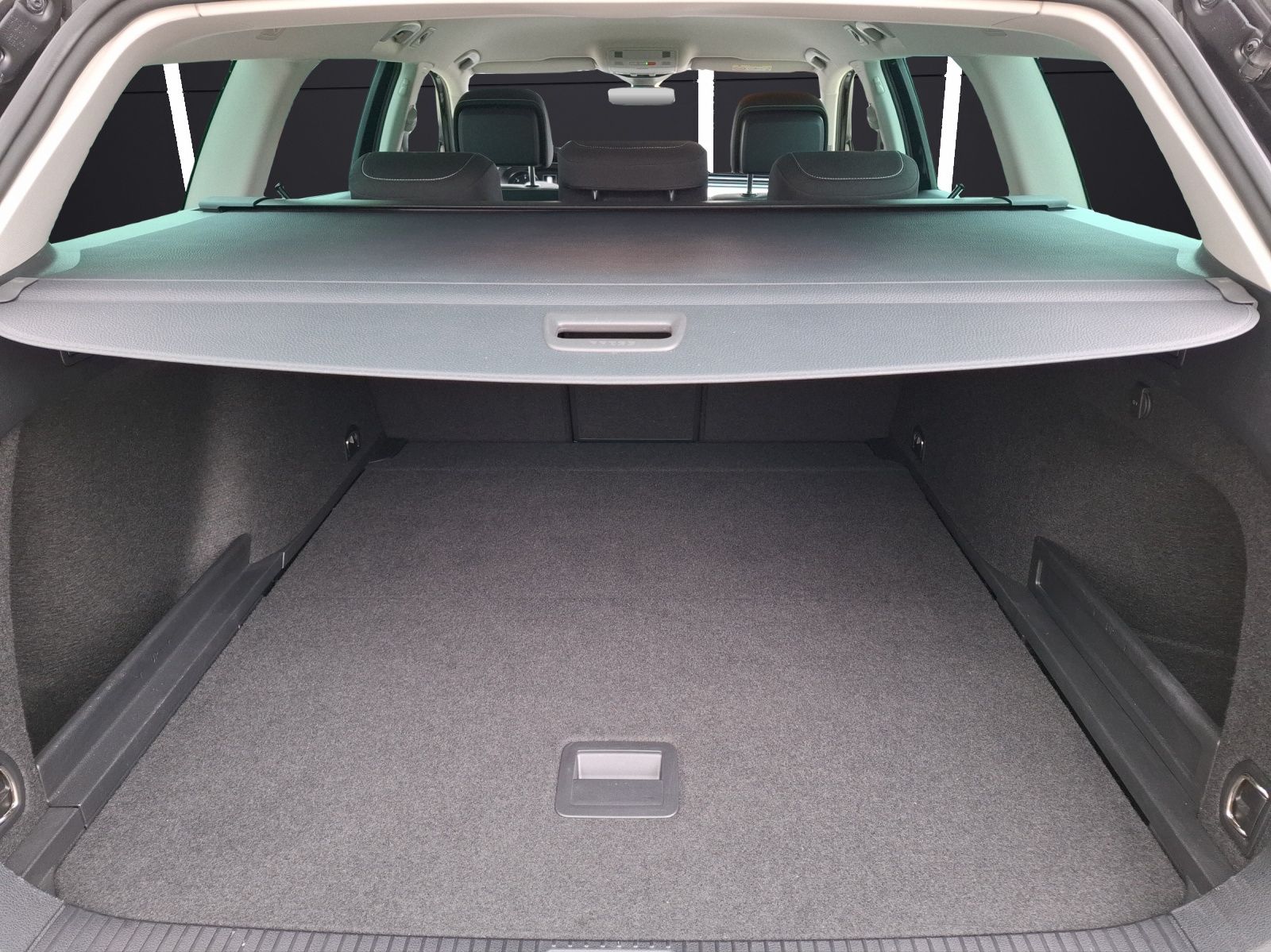 Fahrzeugabbildung Volkswagen Passat Variant TDI Business DSG LED Navi ACC RFK