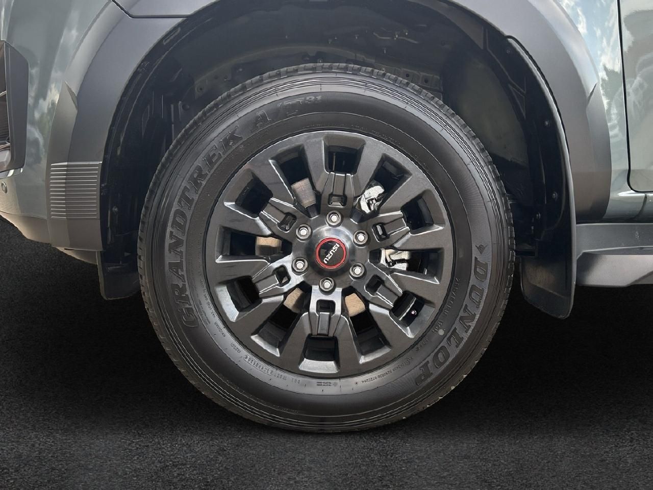 Fahrzeugabbildung Isuzu D-Max Space Cab 4WD V-CROSS 2,2