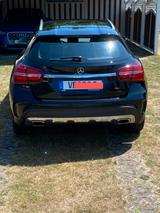 Mercedes-Benz GLA 200 PEAK Edition Garantie AHK - Mercedes-Benz GLA-Class: Von Privat