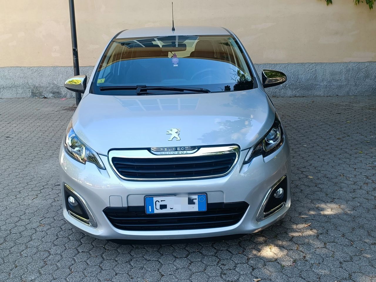 PEUGEOT 108
