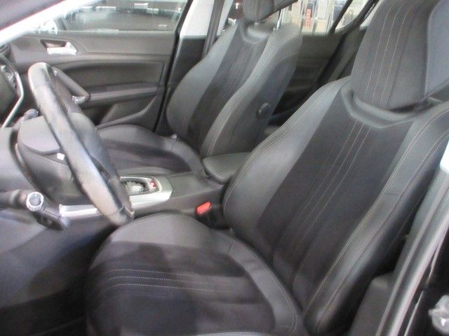 Fahrzeugabbildung Peugeot 308 ALLURE 1.2T NAVI/LED/PANO/LEDER/PDC/ACC/17"
