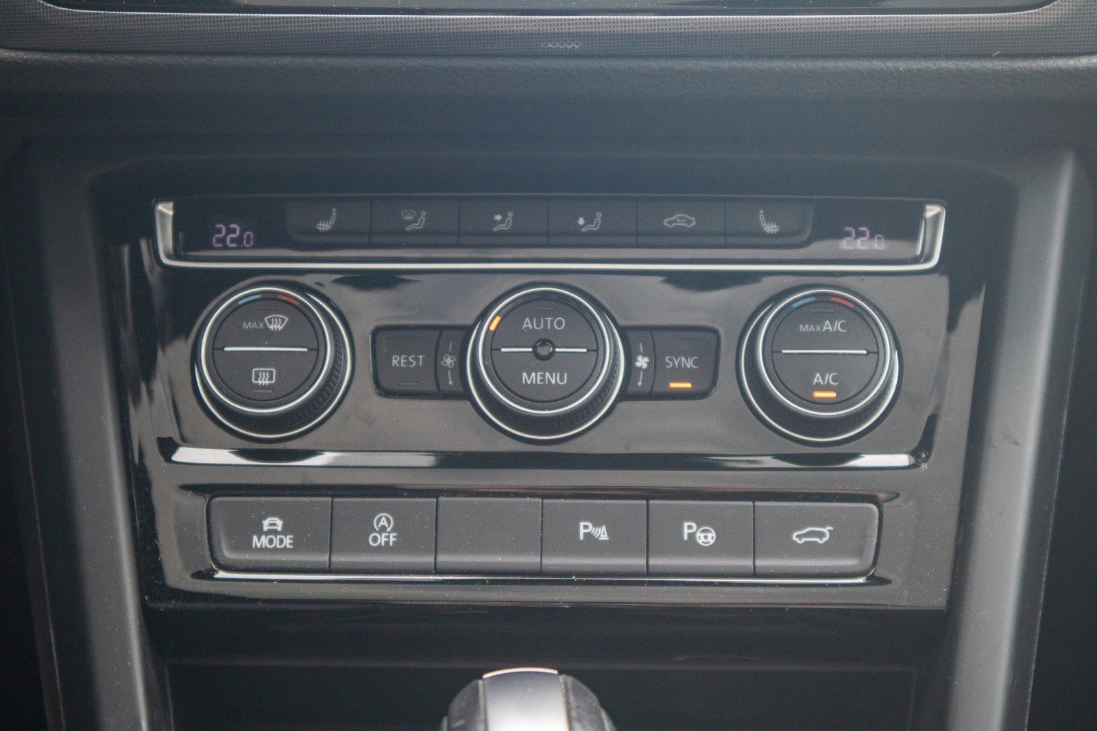 Fahrzeugabbildung Volkswagen Touran Highline R-Line*AHK*DSG*PANO*