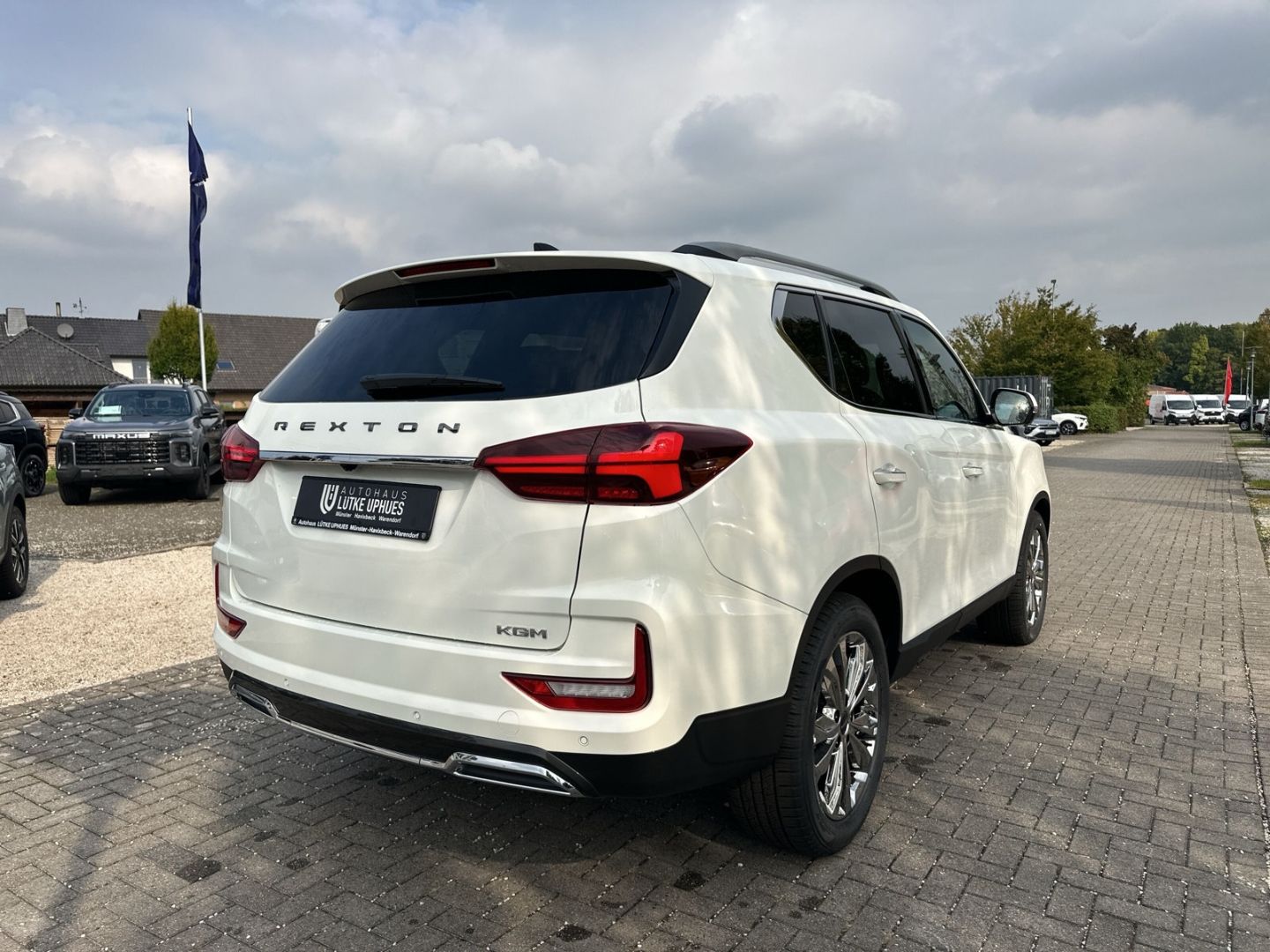Fahrzeugabbildung KGM Rexton 2.2 Lux 8 AT AWD Navi Leder 360 Kamera