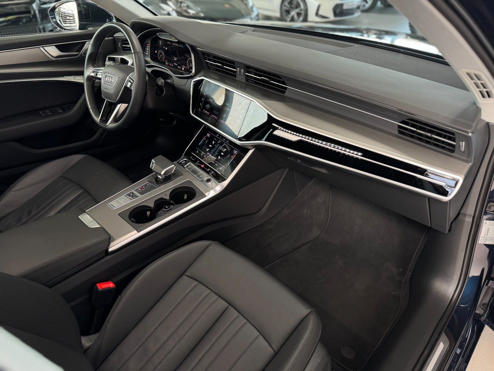Fahrzeugabbildung Audi A6 Avant 45 TFSI design Business+Assistenz-Paket
