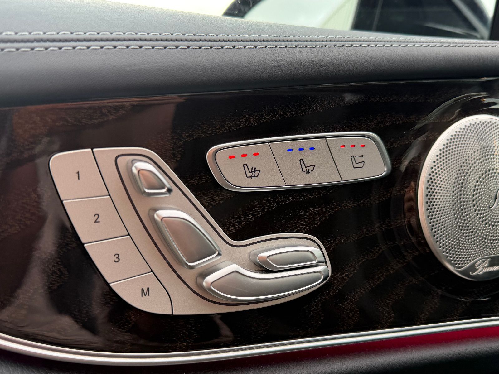 Fahrzeugabbildung Mercedes-Benz E 450 Cabrio AMG/BURMESTER/HUD/AMBIENTE/MASSAGE/