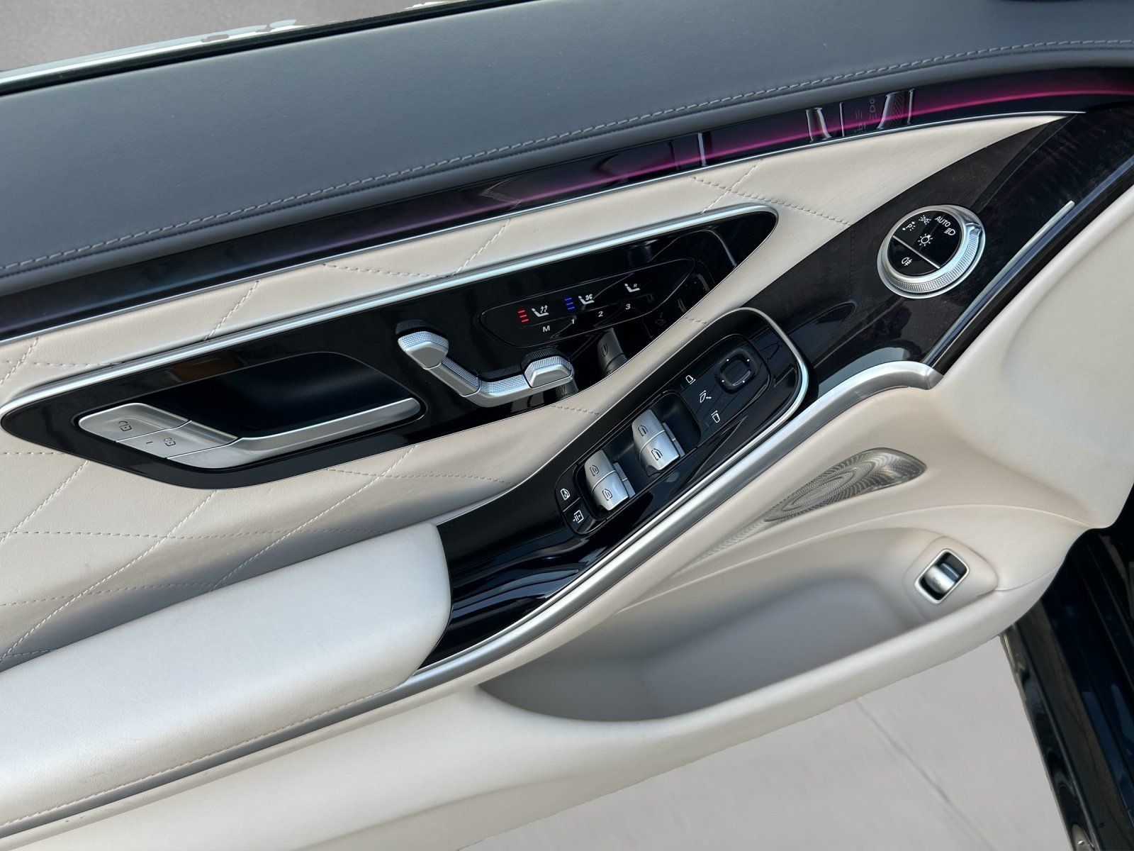 Fahrzeugabbildung Mercedes-Benz S 450 4M AMG Distro AIRMATIC Burme3D PANO SitzKl