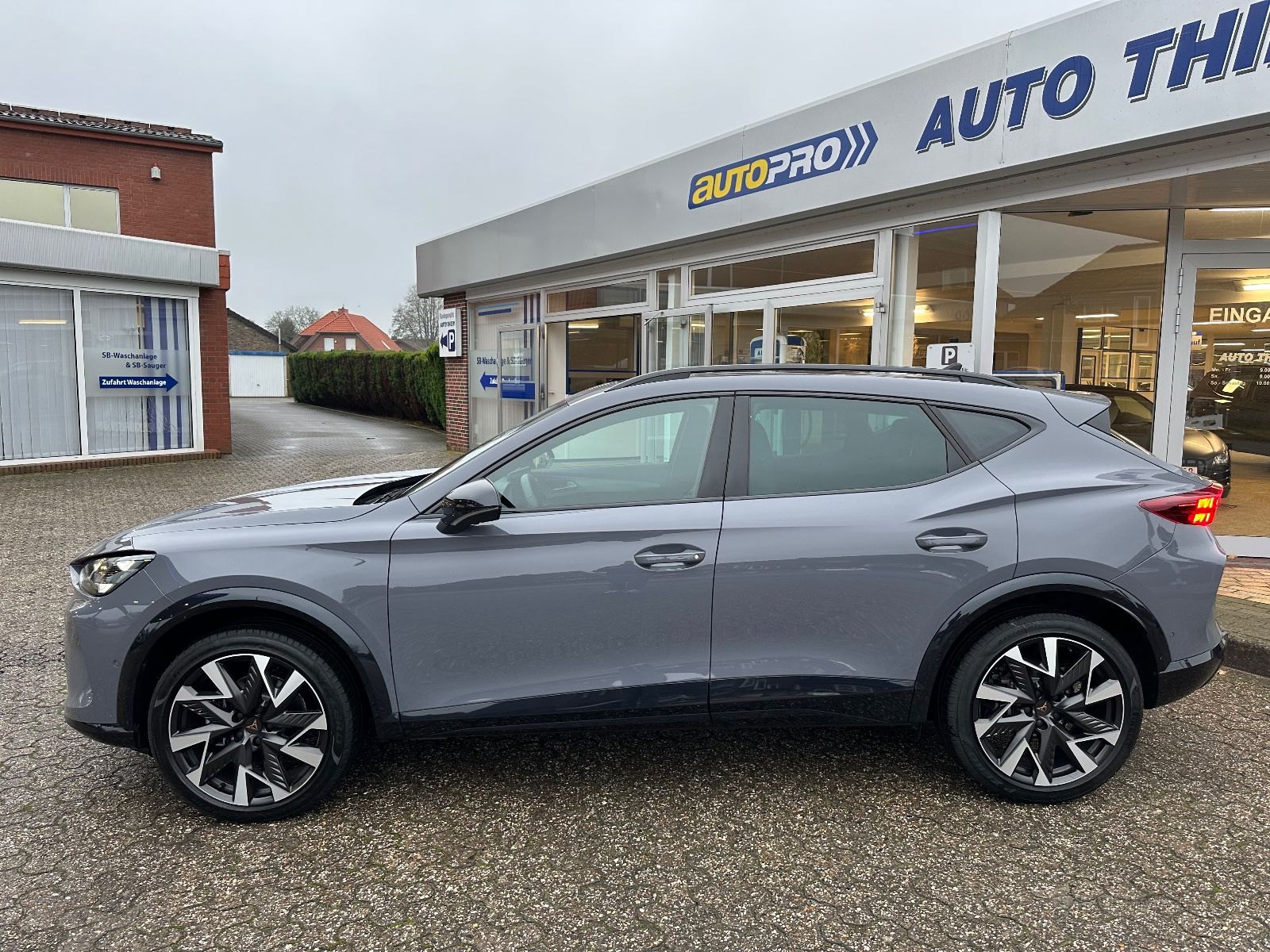 Fahrzeugabbildung CUPRA Formentor 1.5 eTSI DSG Pano/AHK/ACC/Navi/360°