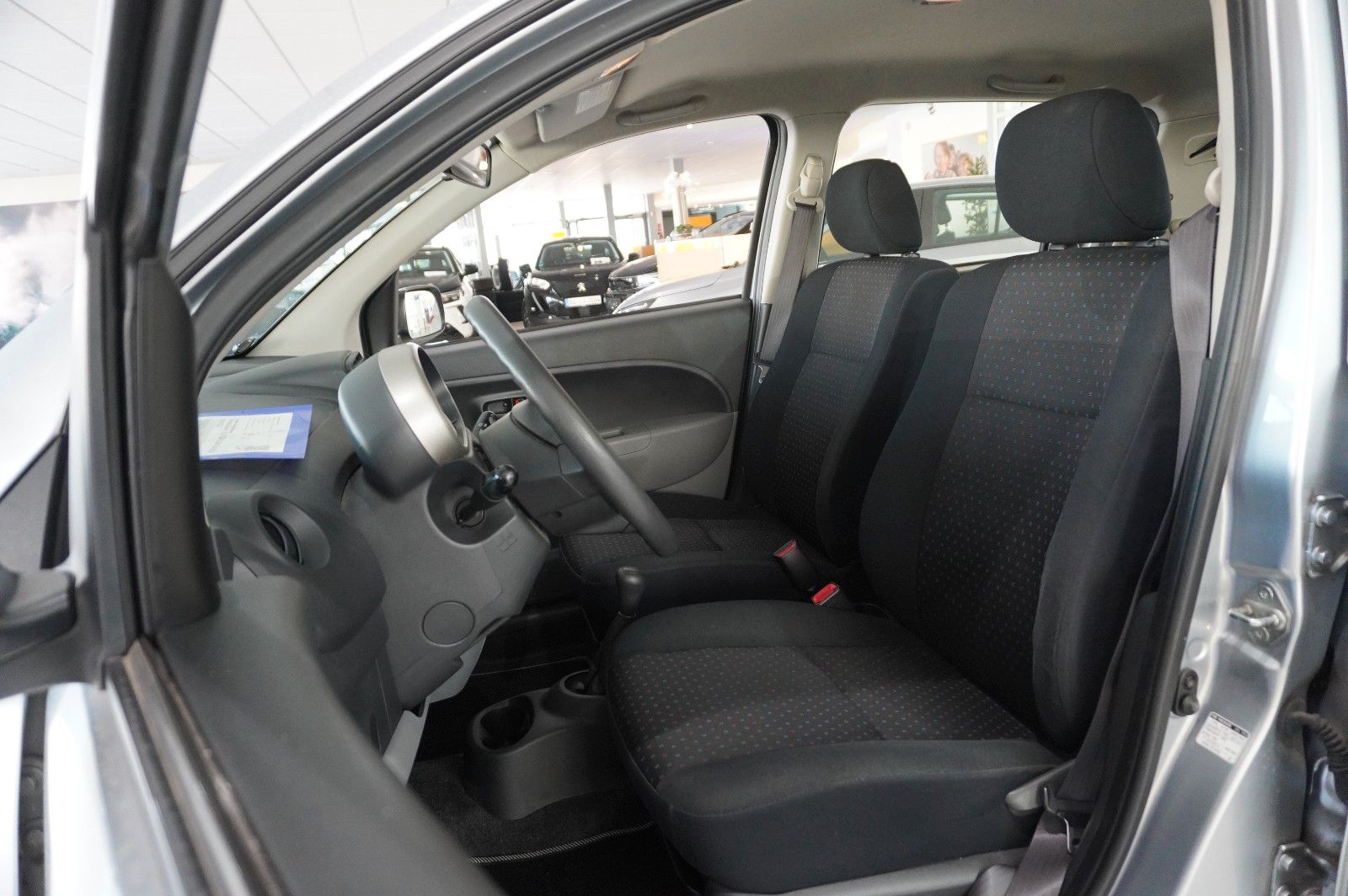 Fahrzeugabbildung Daihatsu Sirion 1.0 5-TÜR KLIMA/CD/AUX/8-FACH/TÜV