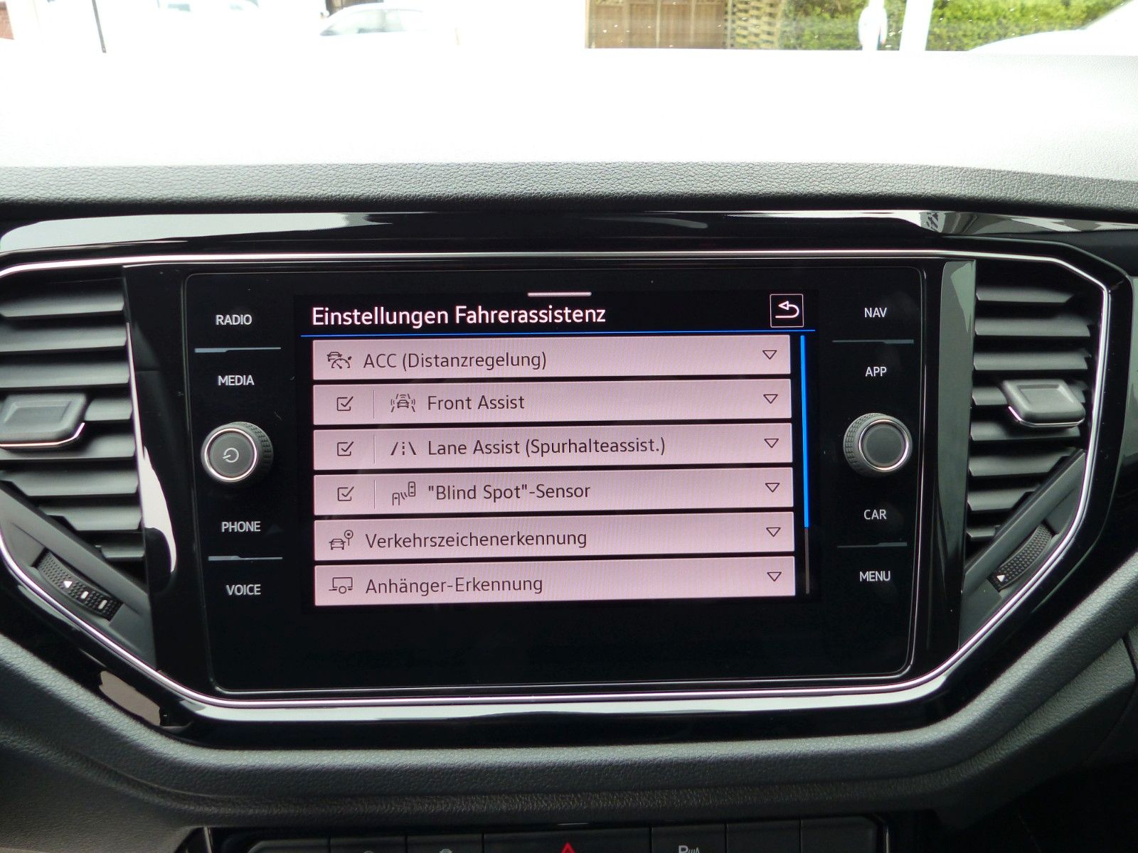 Fahrzeugabbildung Volkswagen T-Roc R 4Motion 2.0 TSI,LEDER,PANO,AHK,NAVI,LED