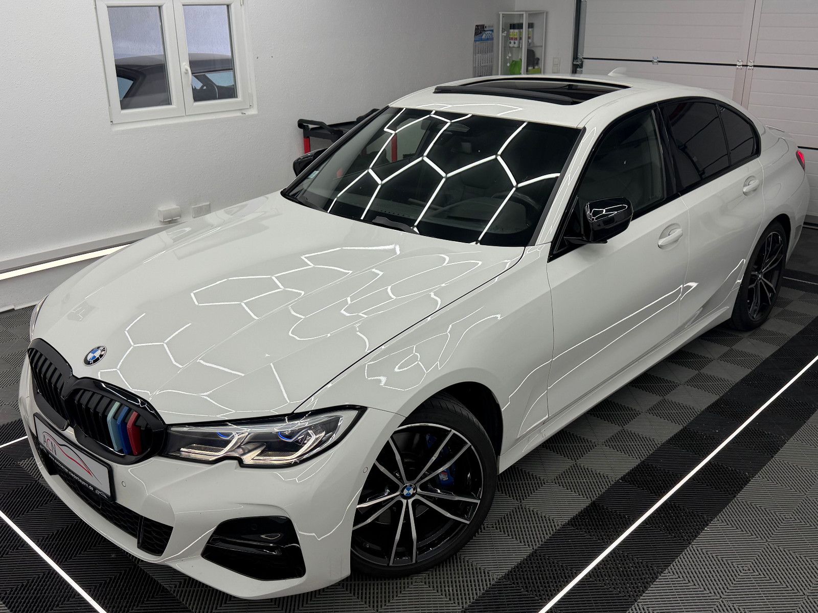 Fahrzeugabbildung BMW 330 i xDrive M SPORT/LASER/HuD/H&K/360*/MEMORY