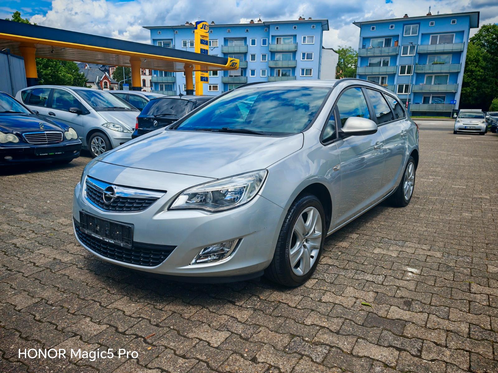 Opel Astra J Sports. TÜV Neu