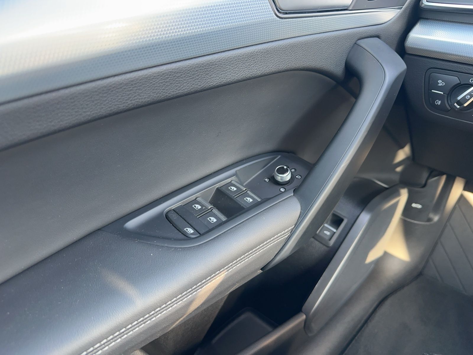 Fahrzeugabbildung Audi Q5 50 TDI quattro S line, MATRIX  LUFT 21" AHK P
