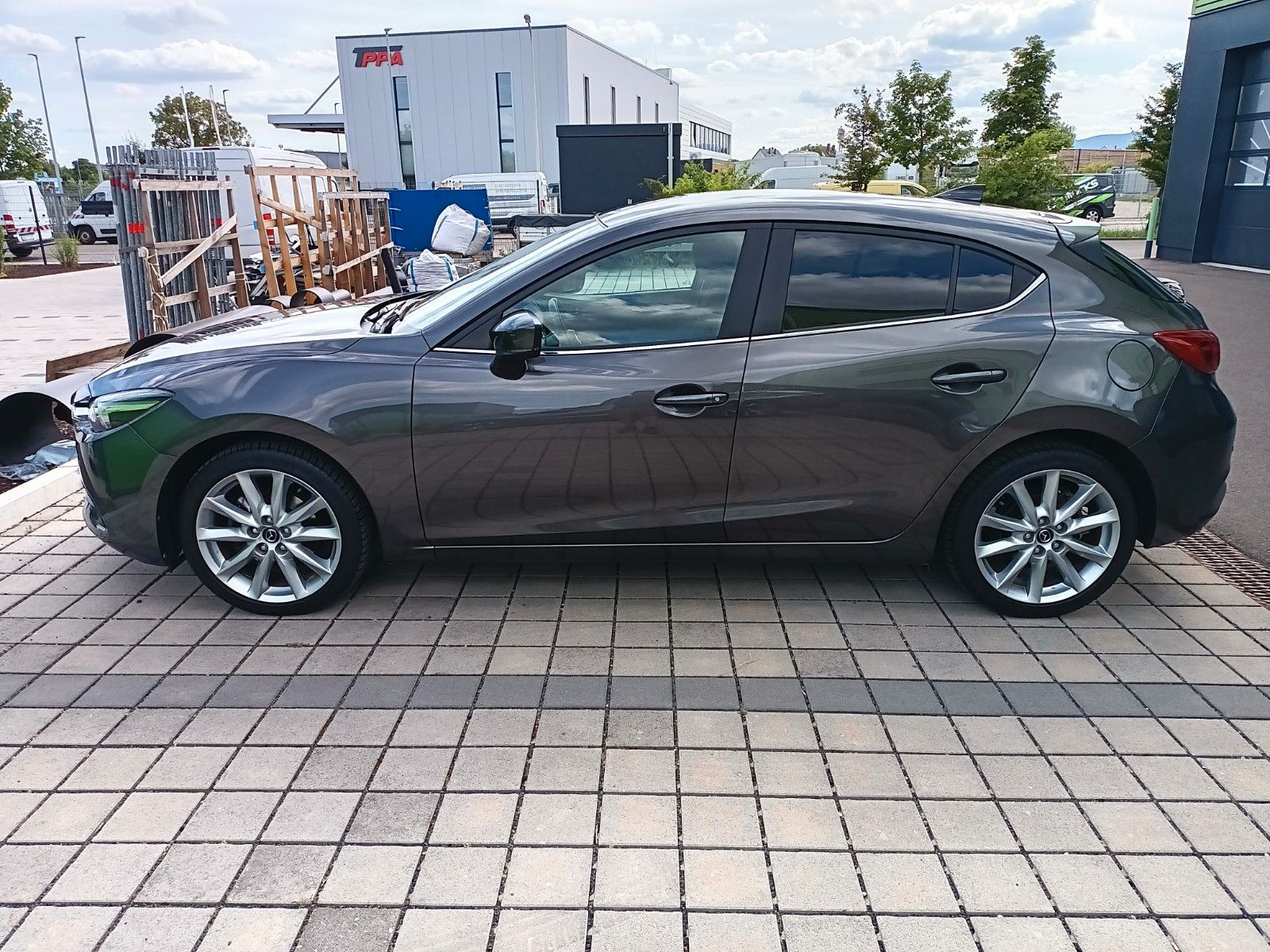 MAZDA 3