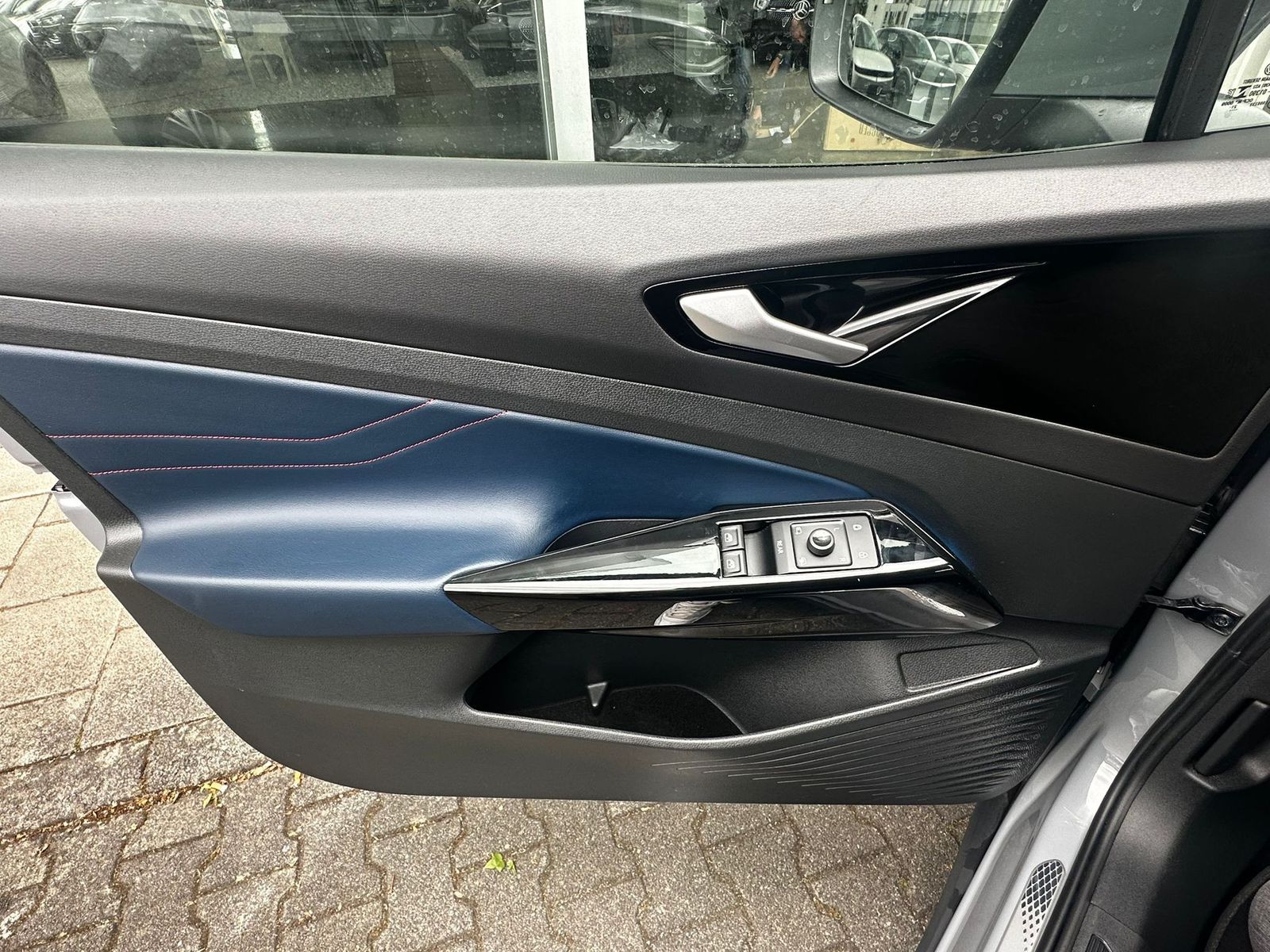 Fahrzeugabbildung Volkswagen ID.4 GTX 82kWh 4M VIRTU+NAVI+MATRIX+SHZ+PDC+21"