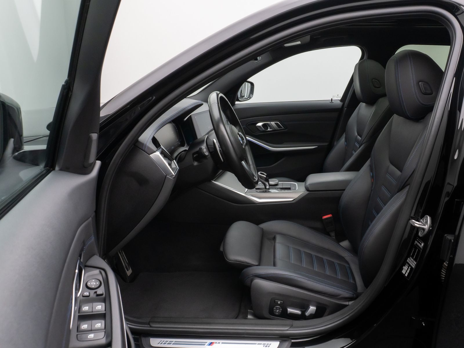 Fahrzeugabbildung BMW 330i M Sport Panorama Kamera Laser HUD DAB HiFi