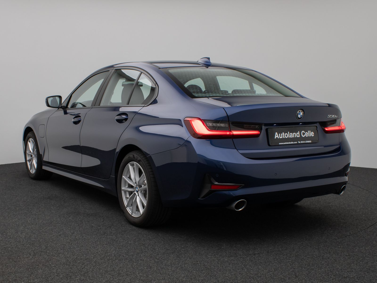 Fahrzeugabbildung BMW 330e  CockPitPro PDC Alarm Geschwindigkeitsreg