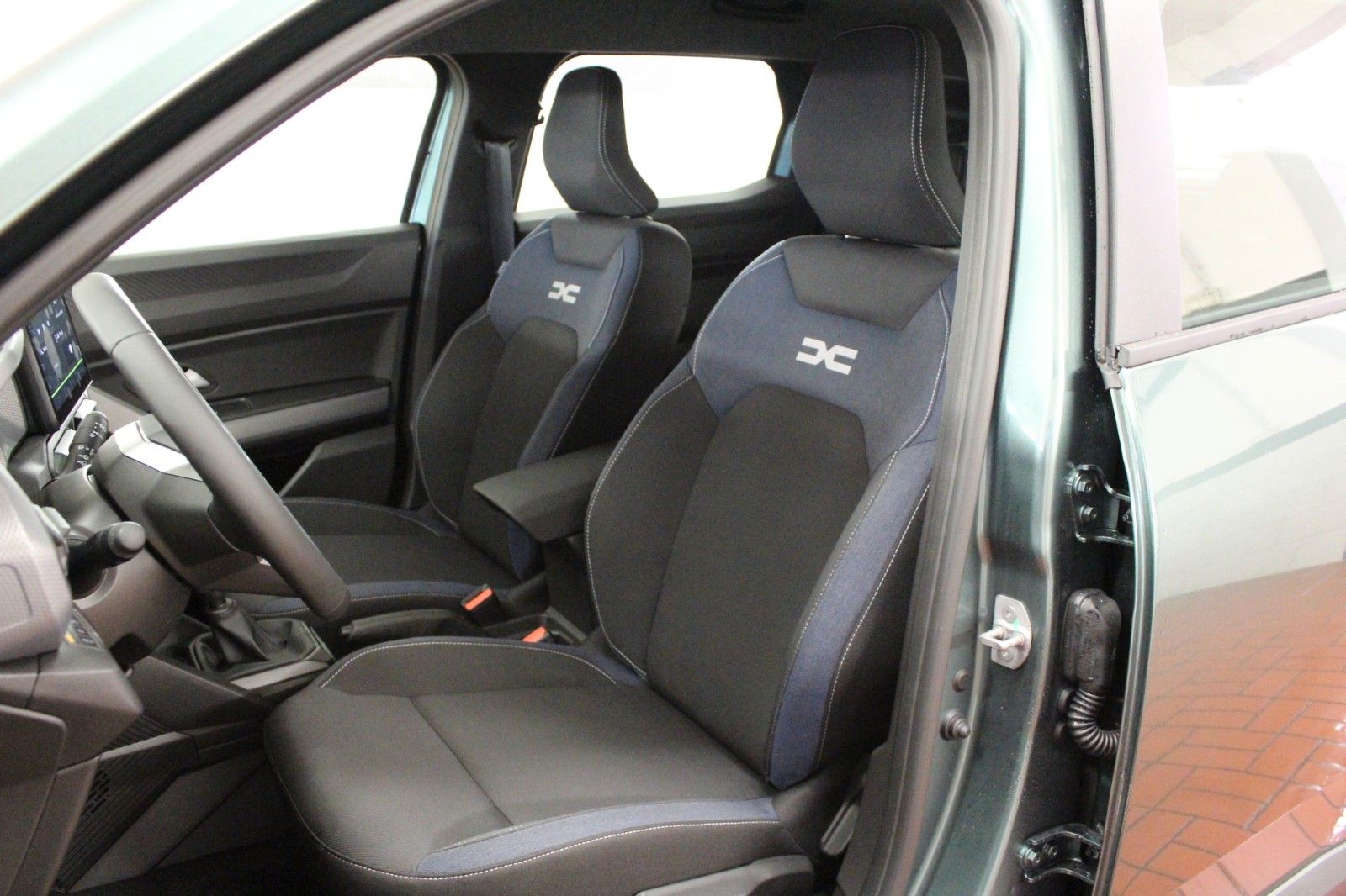 Fahrzeugabbildung Dacia Duster mild hybrid 140 Expression*Winterp.*MY 26