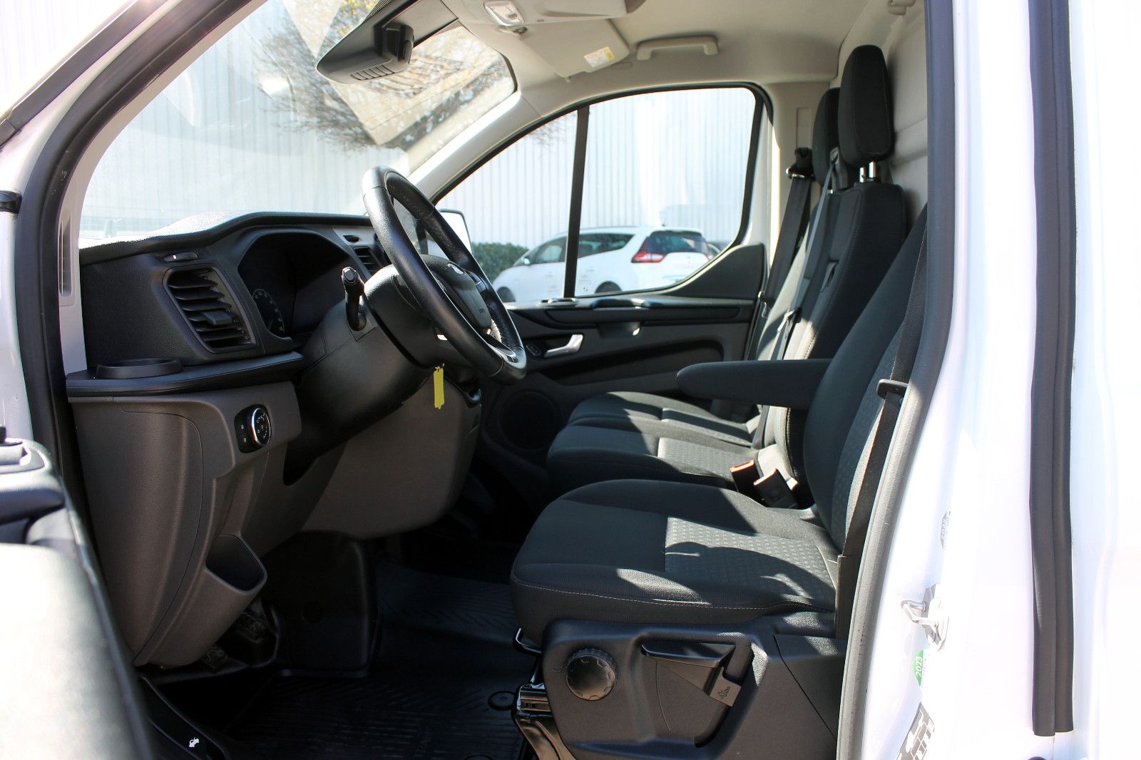 Fahrzeugabbildung Ford Transit Custom Kasten 300 L2 Trend SHZ KAM TEMP