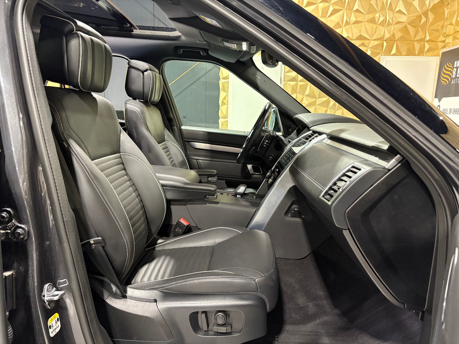 Fahrzeugabbildung Land Rover Discovery 5 R-Dynamic HSE D300 AWD/7-SITZ/PANO/