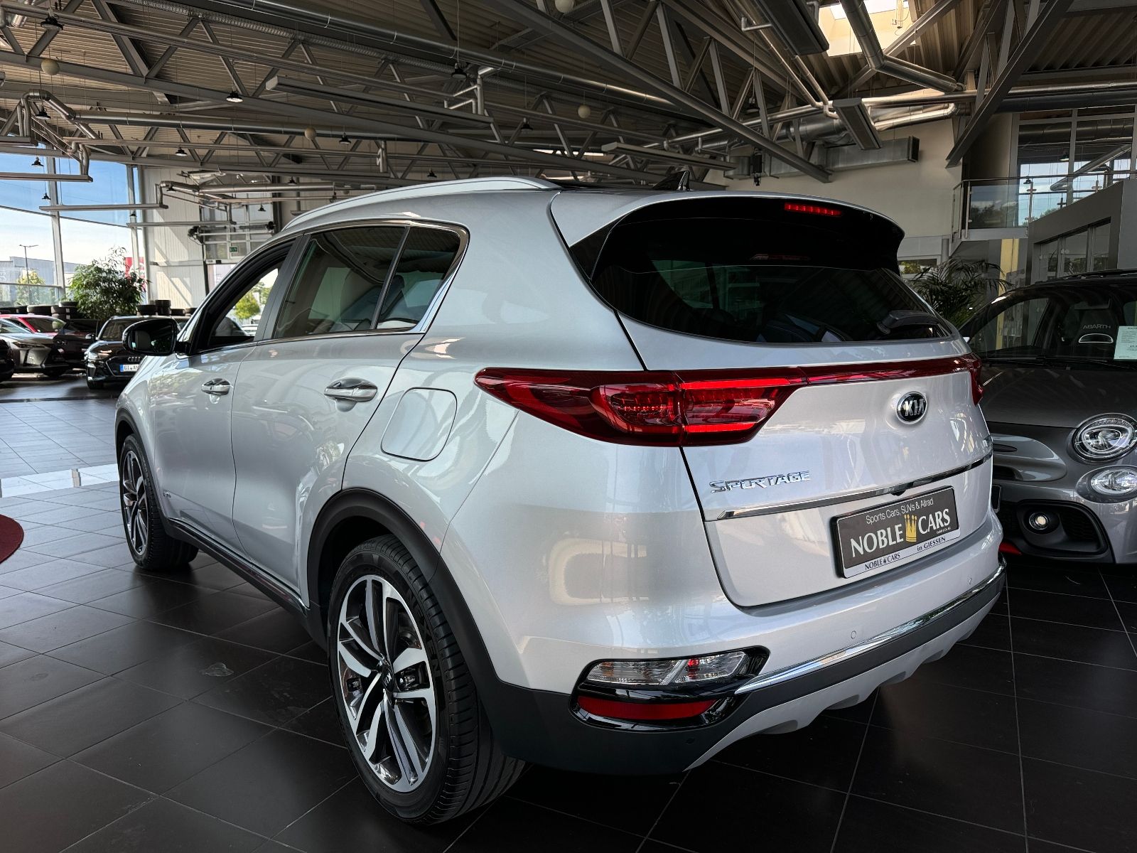 Fahrzeugabbildung Kia Sportage Platinum Edition 4WD AHK PANO LEDER 19"