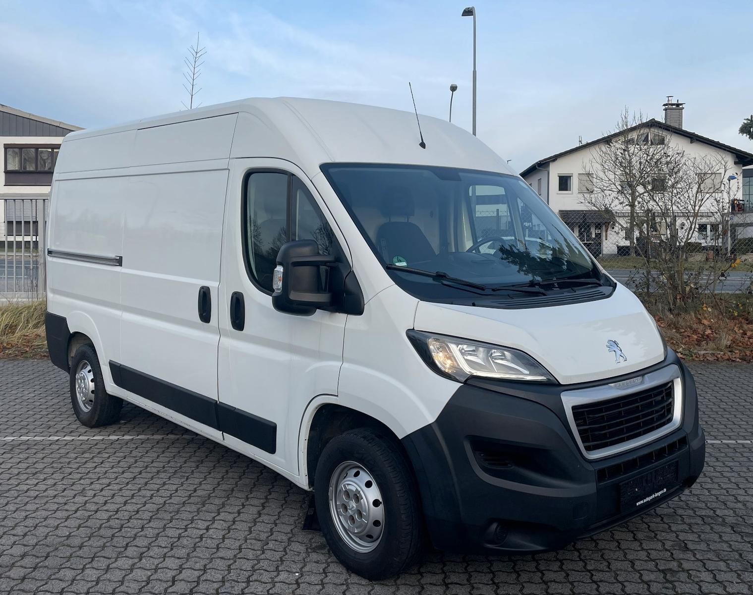 Peugeot Boxer 335 L2H2 SORTIMO Regale Klima Kamera AHK