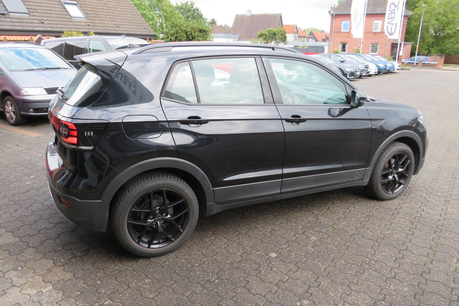Fahrzeugabbildung Volkswagen T-Cross Life LED SPORT-PAKET SITZH. NAVI APP