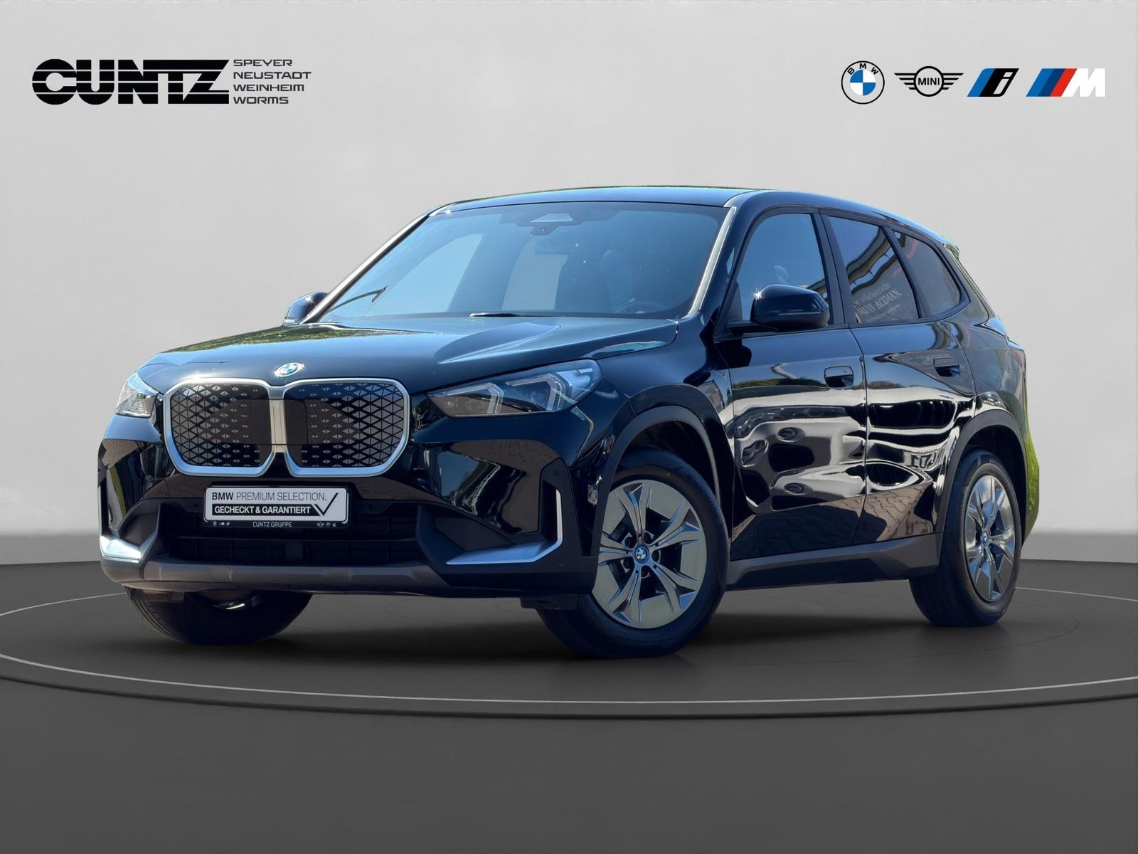 BMW iX1 xDrive30 ParkingAssistant Komfortzugang adap