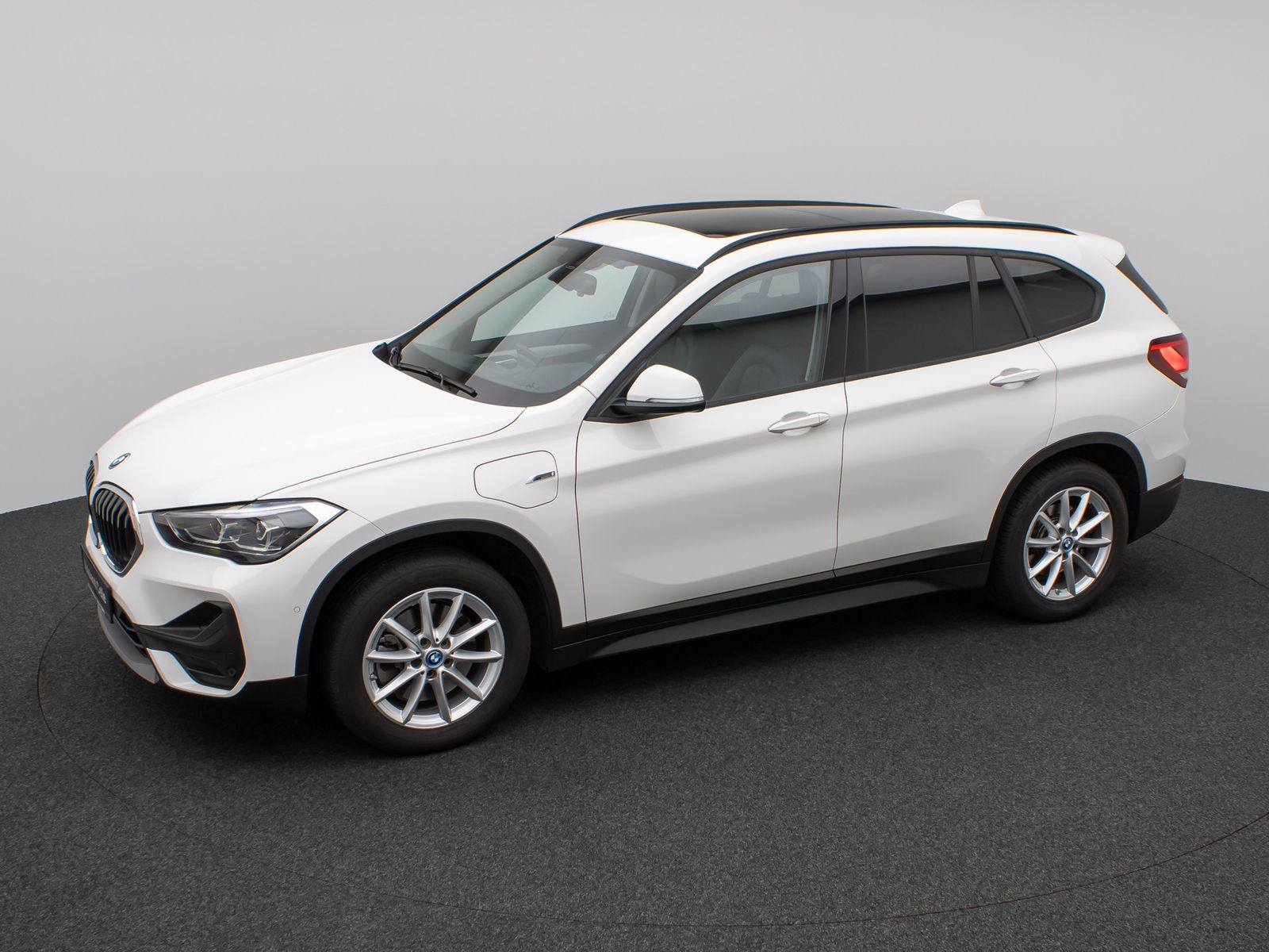Fahrzeugabbildung BMW X1 xD25e Panorama Kamera DAB HUD Leder LED Alarm