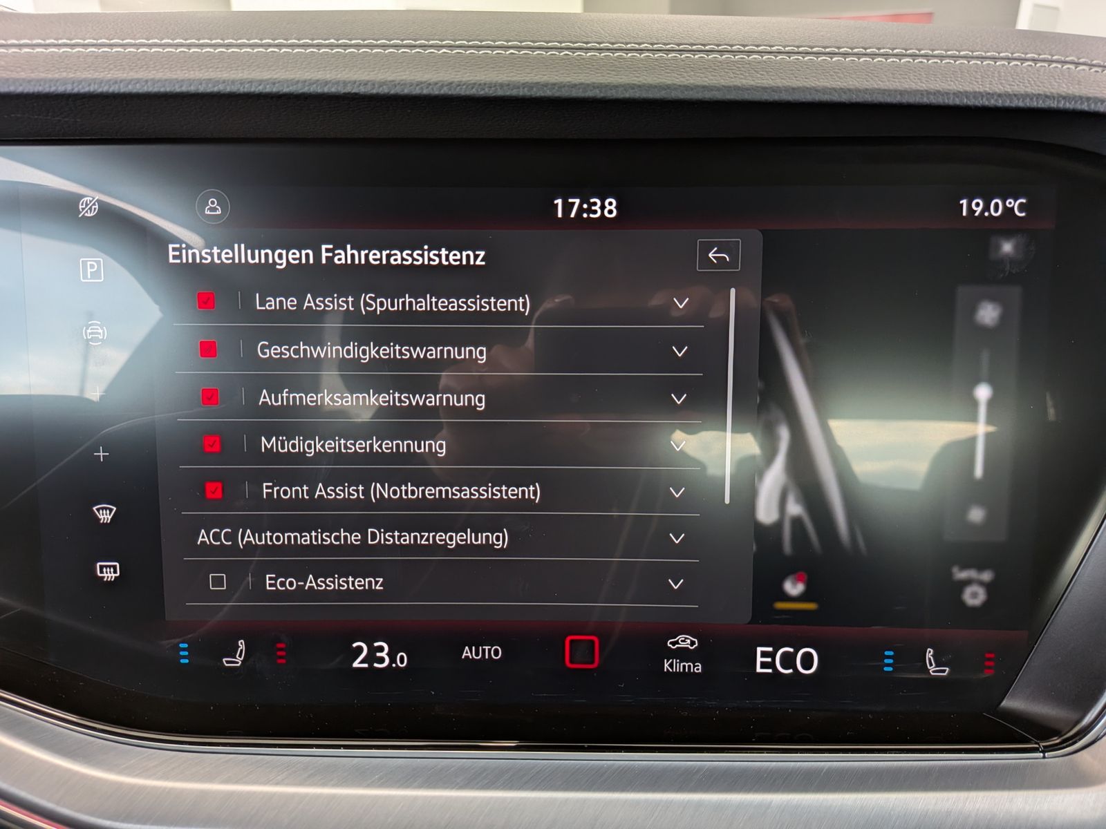 Fahrzeugabbildung Volkswagen Touareg 3.0TDI 4M R-Line VOLL Black 22" UPE 114T