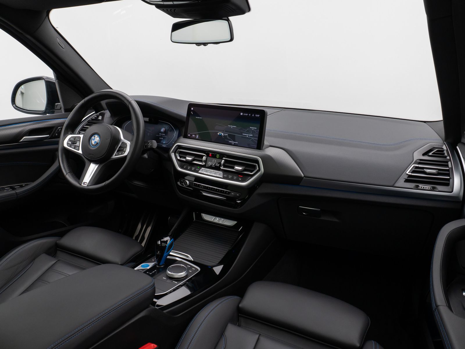 Fahrzeugabbildung BMW iX3 M Sport Impressive Panorama 360° HUD DAB H/K