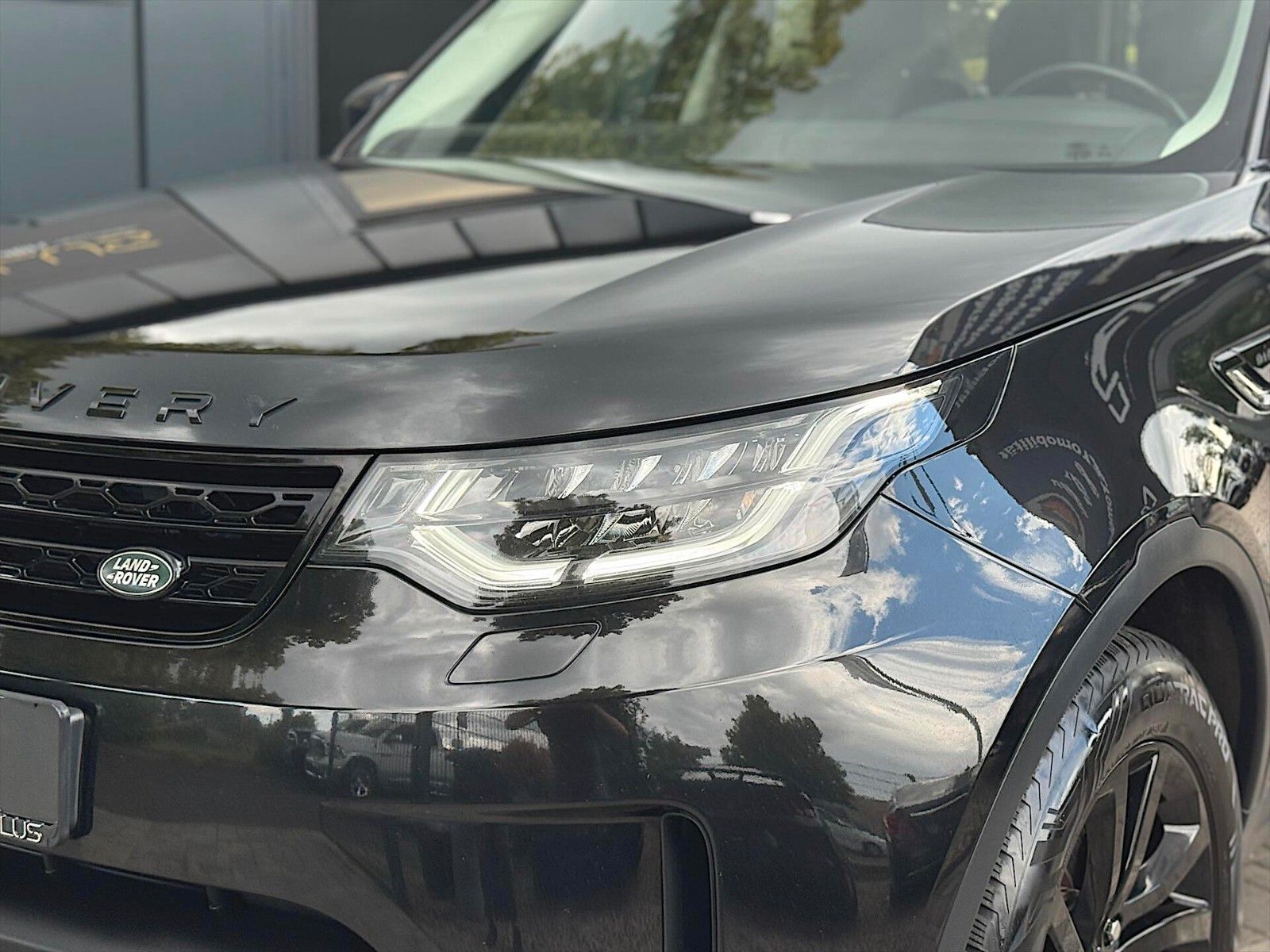 Fahrzeugabbildung Land Rover Discovery 5 2.0 TD SD4 HSE BLACK 4x4 *AHK*LED*