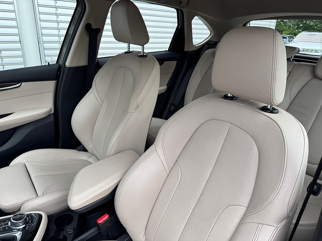 2 Active Tourer 218 i Luxury Line *NAVI*PDC*