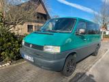Volkswagen T4 Caravelle 2,5-l-Otto Automatik Rollstuhlrampe - Volkswagen T4 mit Benzin-Antrieb: 2.5