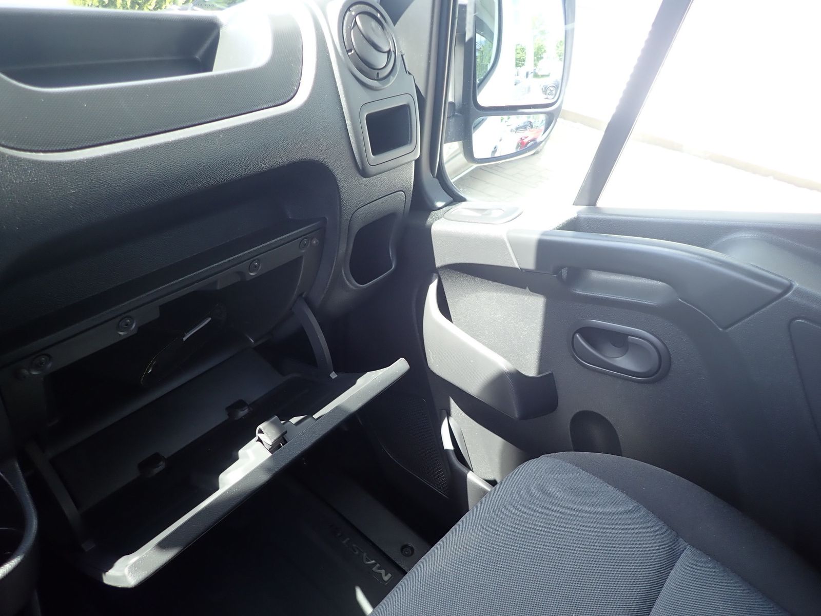Fahrzeugabbildung Renault Master III Kasten L2H2 3.5to
