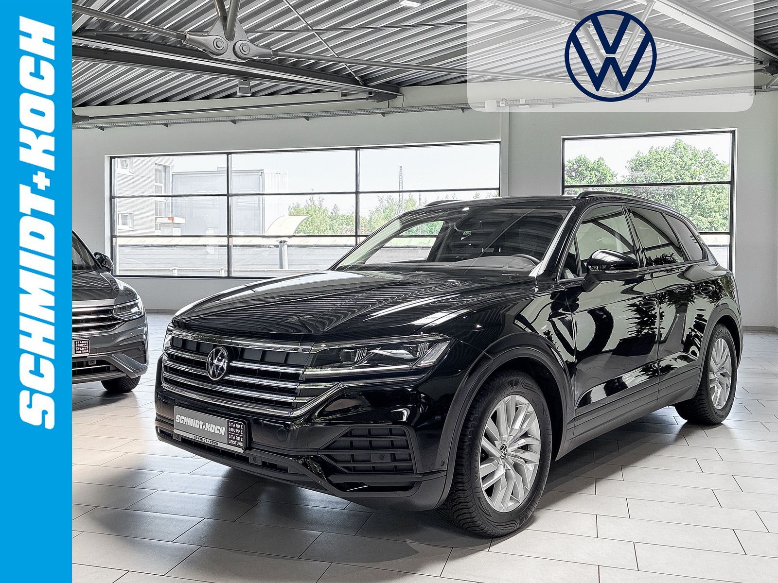 Volkswagen Touareg - 1