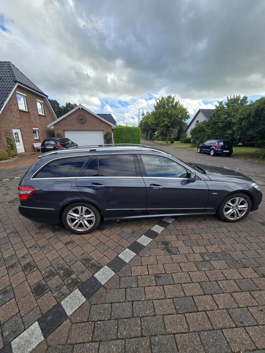 Mercedes-Benz E350 2010 — rear view